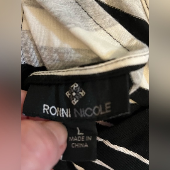 Ronni Nicole Maxi Dress, size L, empire style, with twist in front - Picture 5 of 7